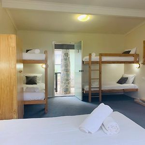 6 Share Room